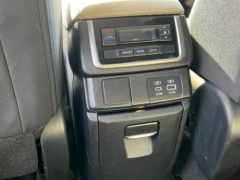 Used 2023 Subaru Ascent Premium w/ Convenience Package image 13