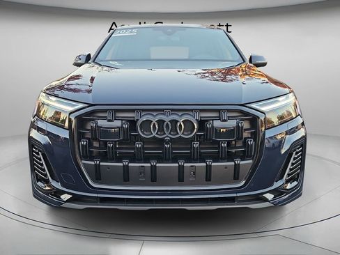 Certified 2025 Audi Q7 2.0T Premium w/ Convenience Plus Package image 5