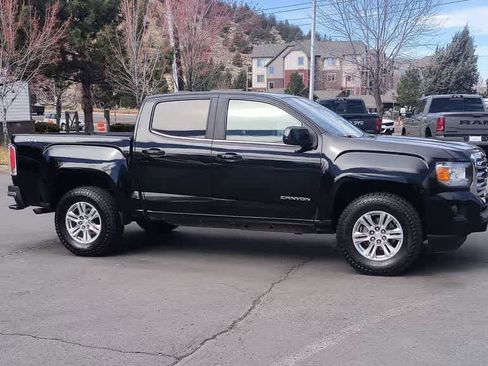 Used 2019 GMC Canyon SLE image 2