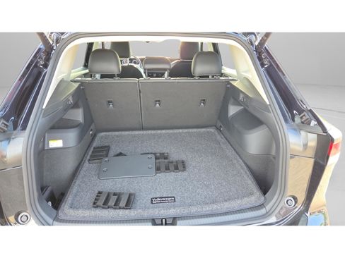 Used 2025 Volkswagen Tiguan SE FWD image 17