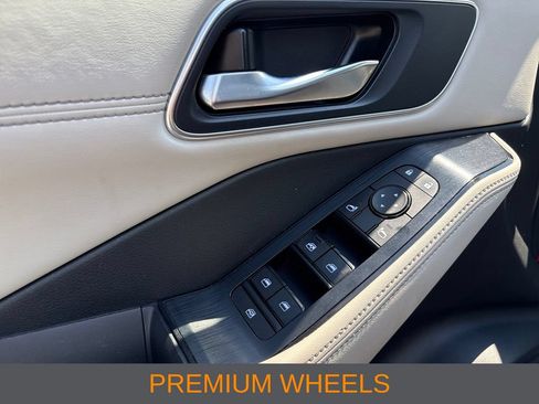 Used 2021 Nissan Rogue SV w/ Premium Package AWD/4WD image 11