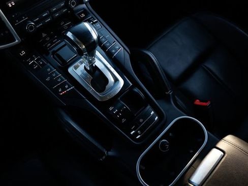 Used 2018 Porsche Cayenne Platinum Edition image 41