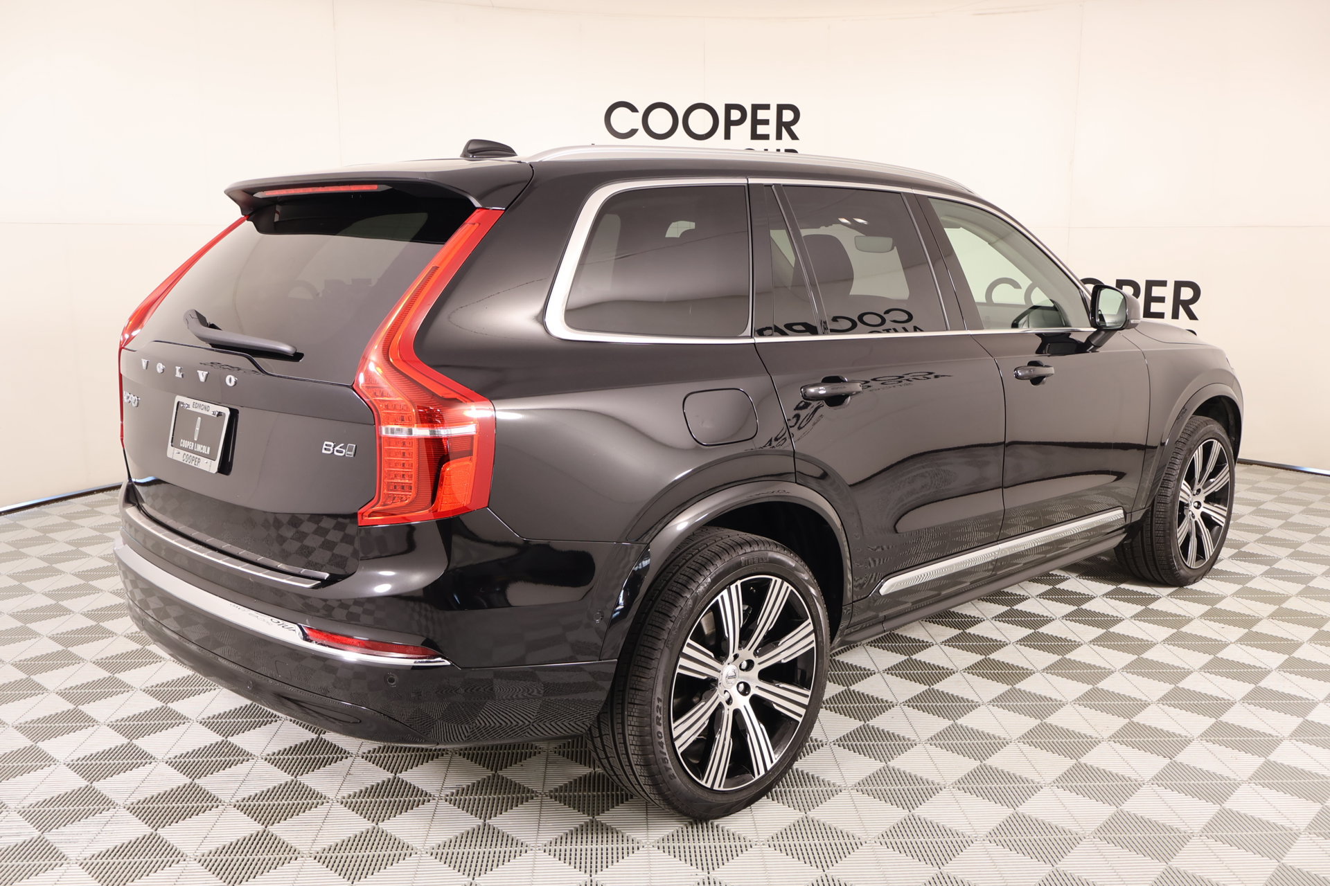 Used 2025 Volvo XC90 B6 Ultra w/ Protection Package Premier AWD/4WD image 23
