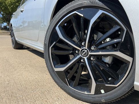 New 2025 Nissan Altima 2.5 SR image 8