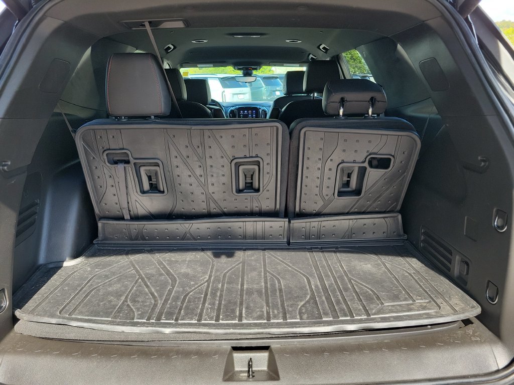 Used 2023 Chevrolet Traverse RS w/ LPO, Floor Liner Package FWD image 9