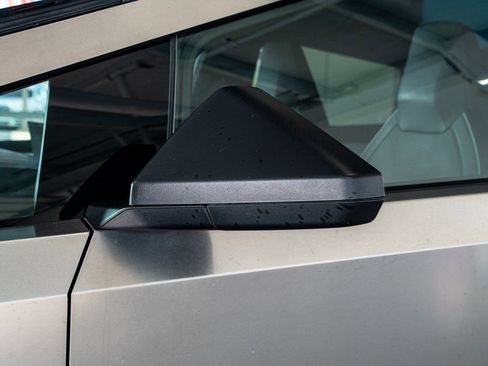 Used 2024 Tesla Cybertruck AWD Crew Cab image 20