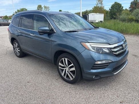 Used 2017 Honda Pilot Touring image 2