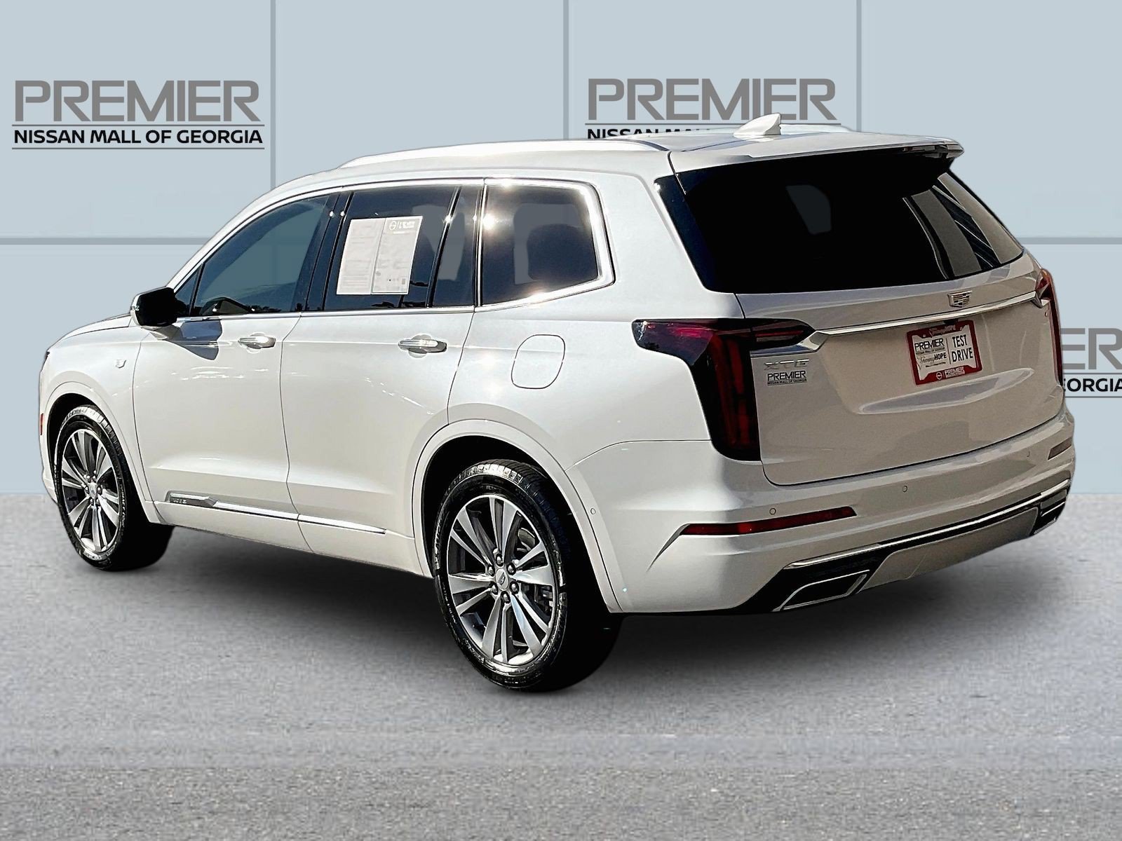 Used 2025 Cadillac XT6 Premium Luxury w/ Platinum Package FWD image 5