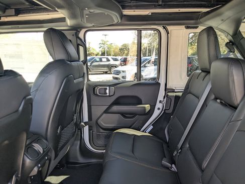 New 2026 Jeep Wrangler Unlimited Rubicon AWD/4WD image 12