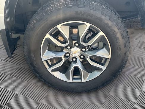 Used 2025 Chevrolet Silverado 1500 LT AWD/4WD image 34
