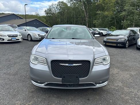 Used 2018 Chrysler 300 Limited w/ Safetytec Plus Group image 2