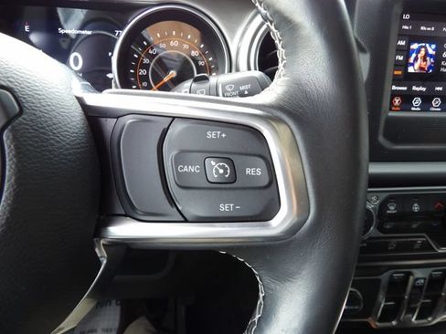 Used 2019 Jeep Wrangler Unlimited Sahara w/ Cold Weather Group AWD/4WD image 19