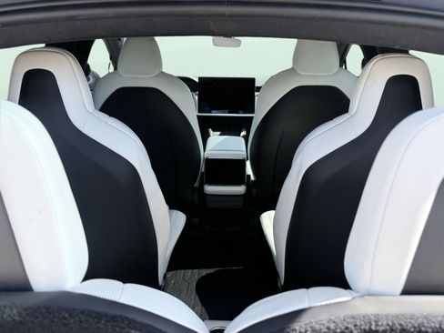 Used 2022 Tesla Model X image 3