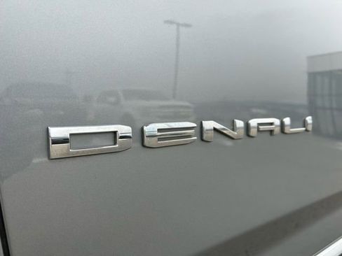 Used 2023 GMC Yukon XL Denali AWD/4WD image 10