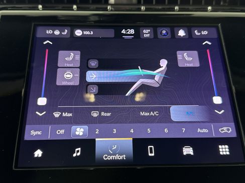 New 2025 Jeep Grand Cherokee Altitude image 19