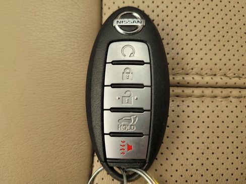 Used 2017 Nissan Pathfinder Platinum w/ Family Entertainment Package FWD image 32