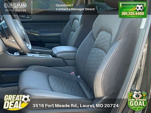 Used 2025 Nissan Pathfinder SV FWD image 4