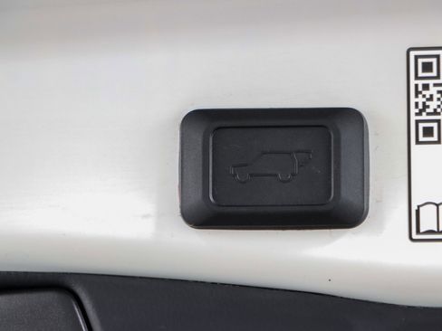 Used 2022 Toyota RAV4 XSE AWD/4WD image 30