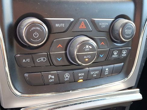 Certified 2020 Jeep Grand Cherokee Laredo image 15