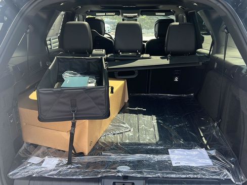 New 2026 Land Rover Discovery S AWD/4WD image 32