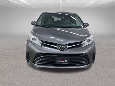 Used 2019 Toyota Sienna LE image 4