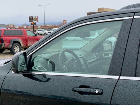 Used 2012 Jeep Grand Cherokee Laredo image 11