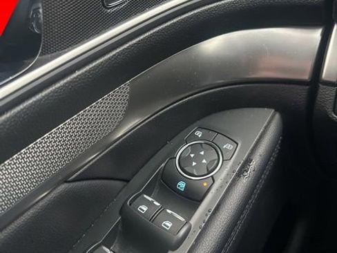 Used 2018 Ford Explorer XLT w/ Equipment Group 202A image 7