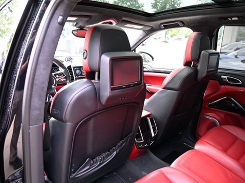 Used 2016 Porsche Cayenne Turbo S AWD/4WD image 37