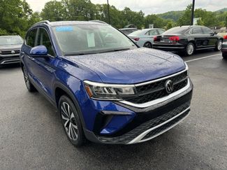 Used 2022 Volkswagen Taos SE w/ Driver Assistance Package image 1