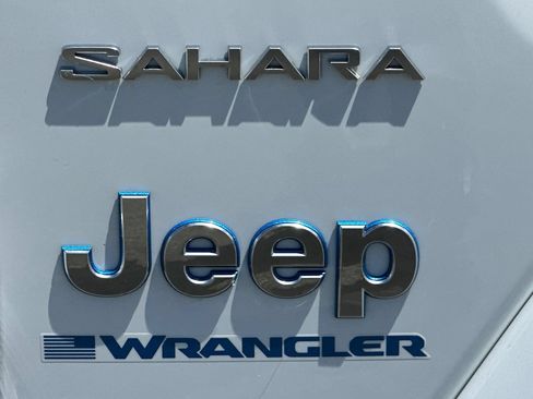 Used 2024 Jeep Wrangler Unlimited Sahara AWD/4WD image 38