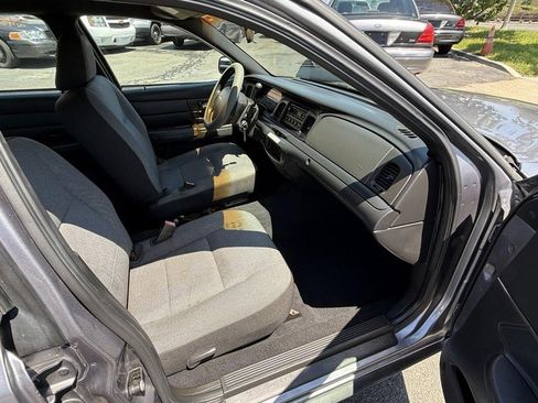 Used 2006 Ford Crown Victoria Police Interceptor RWD image 2