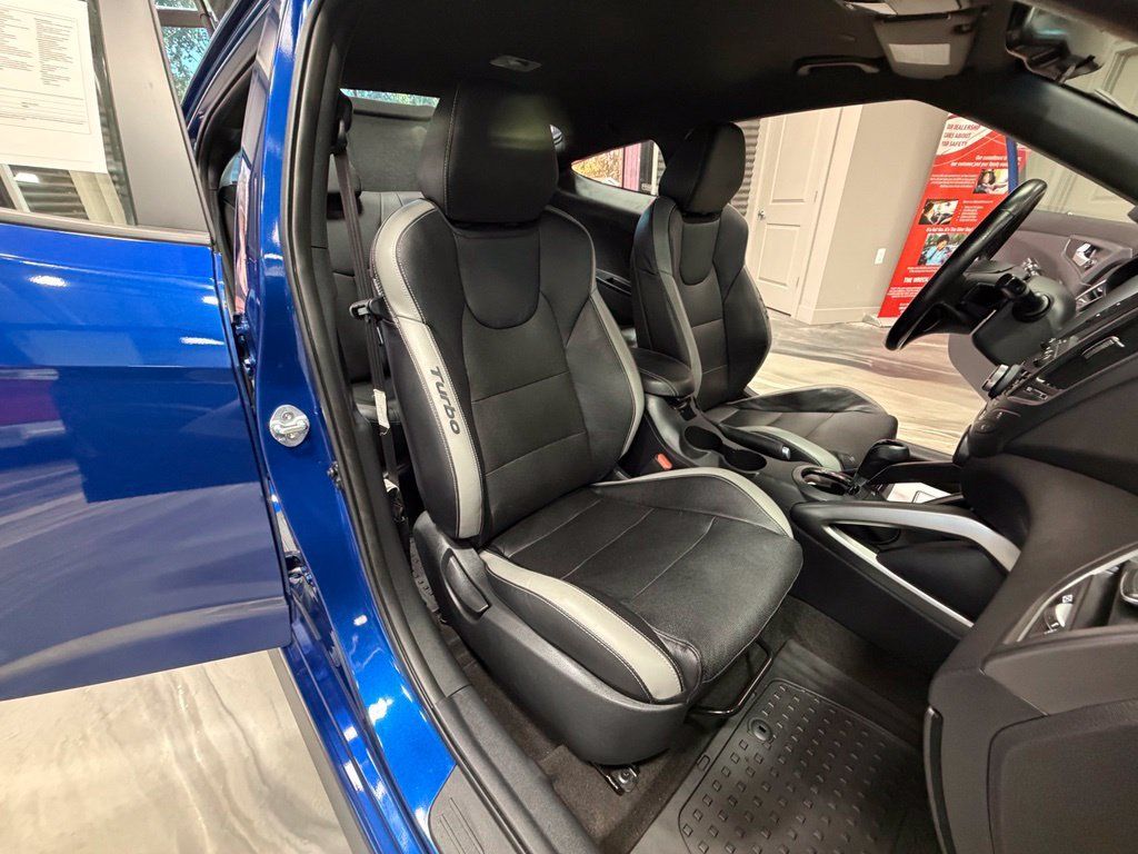 Used 2016 Hyundai Veloster Turbo FWD image 4