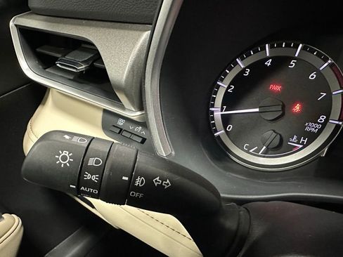 Used 2025 Toyota Highlander XLE image 21