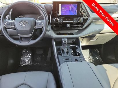 Used 2024 Toyota Highlander XLE