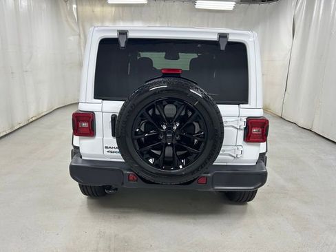 Used 2025 Jeep Wrangler Unlimited Sahara image 6