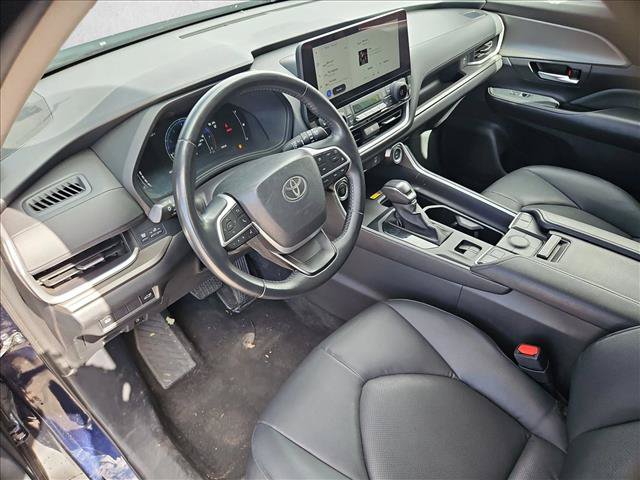 Used 2025 Toyota Grand Highlander AWD image 13