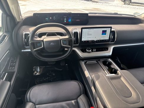 Used 2025 Ford Expedition Max Platinum AWD/4WD image 6
