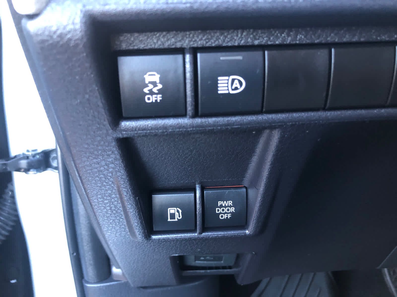 Certified 2025 Toyota Sienna LE w/ LE Plus Package FWD image 11