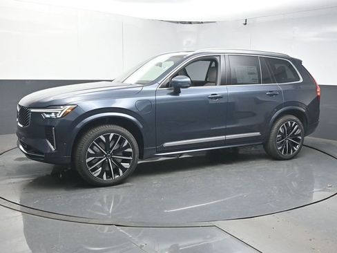New 2026 Volvo XC90 T8 Plus w/ Protection Package Premier image 4
