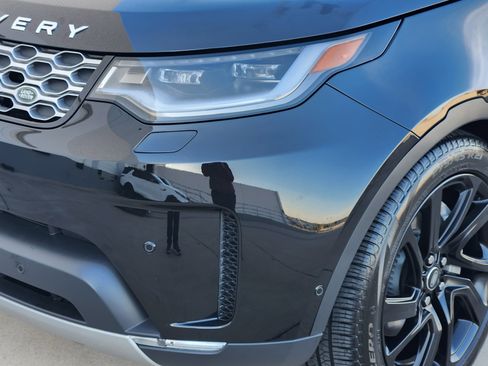 Certified 2025 Land Rover Discovery S image 9