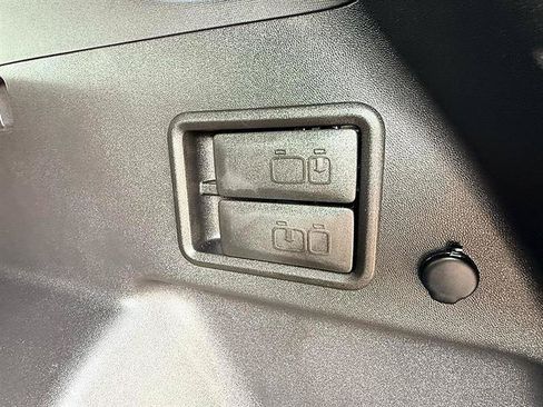 Used 2024 Chevrolet Equinox LT AWD/4WD image 16