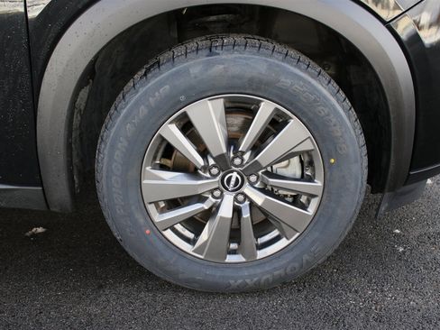 Used 2022 Nissan Pathfinder SV image 41