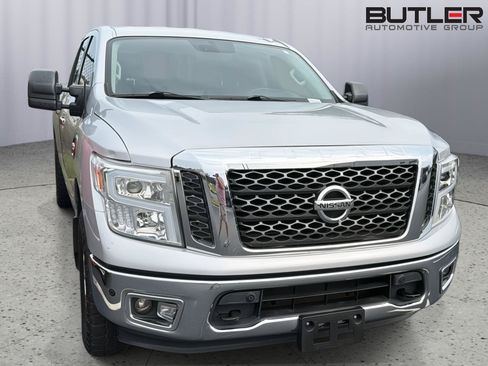 Used 2017 Nissan Titan SV RWD image 5