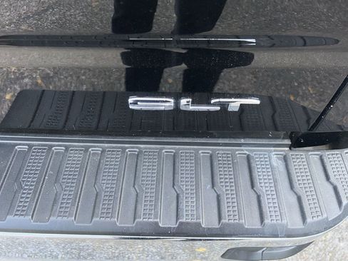 Used 2025 GMC Sierra 1500 SLT image 7