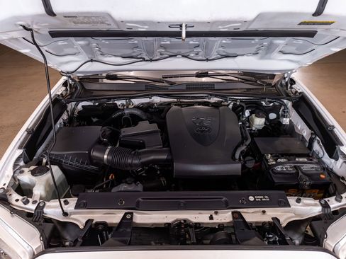 Used 2017 Toyota Tacoma Limited w/ Tow Package AWD/4WD image 27