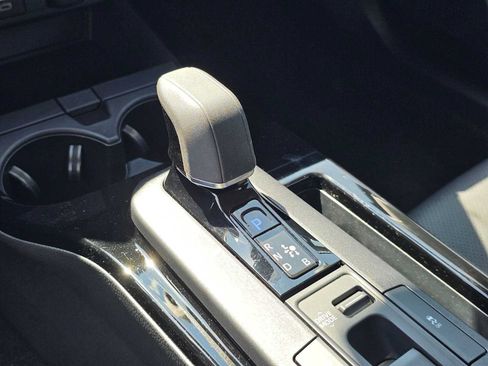 Certified 2026 Toyota Prius XLE FWD image 31