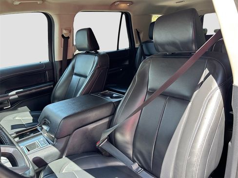 Used 2024 Ford Expedition XLT image 21