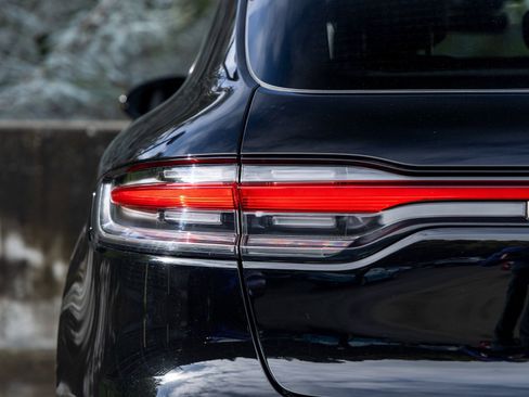 Certified 2025 Porsche Macan image 19