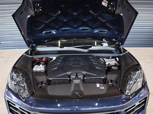 New 2025 Porsche Cayenne S image 27