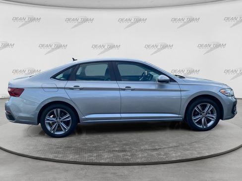 Used 2022 Volkswagen Jetta SE FWD image 7